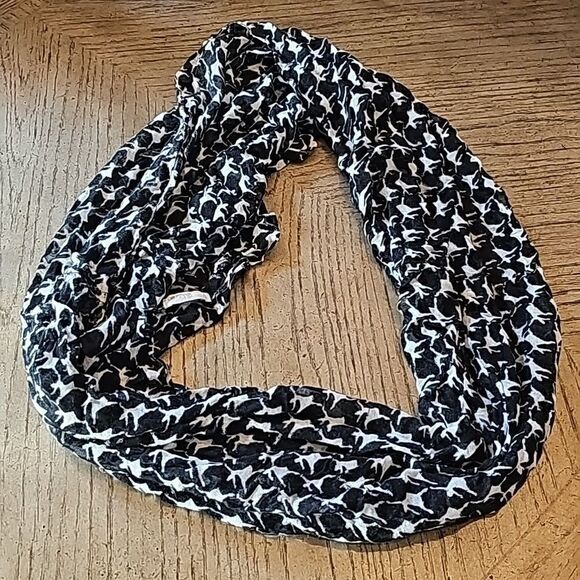 Black and white infinity scarf Charming Charlie - Picture 2 of 4